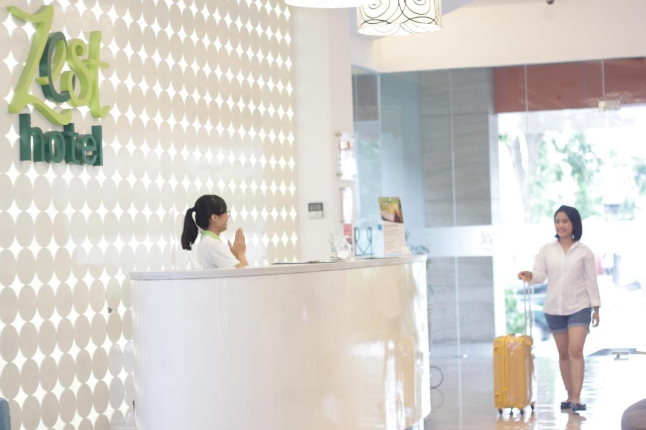 Zest Hotel Jemursari Surabaya Buitenkant foto