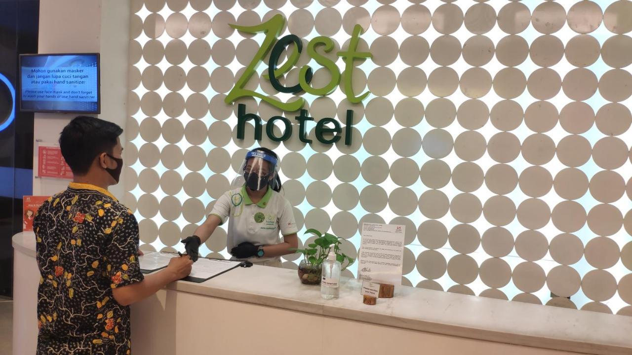 Zest Hotel Jemursari Surabaya Buitenkant foto