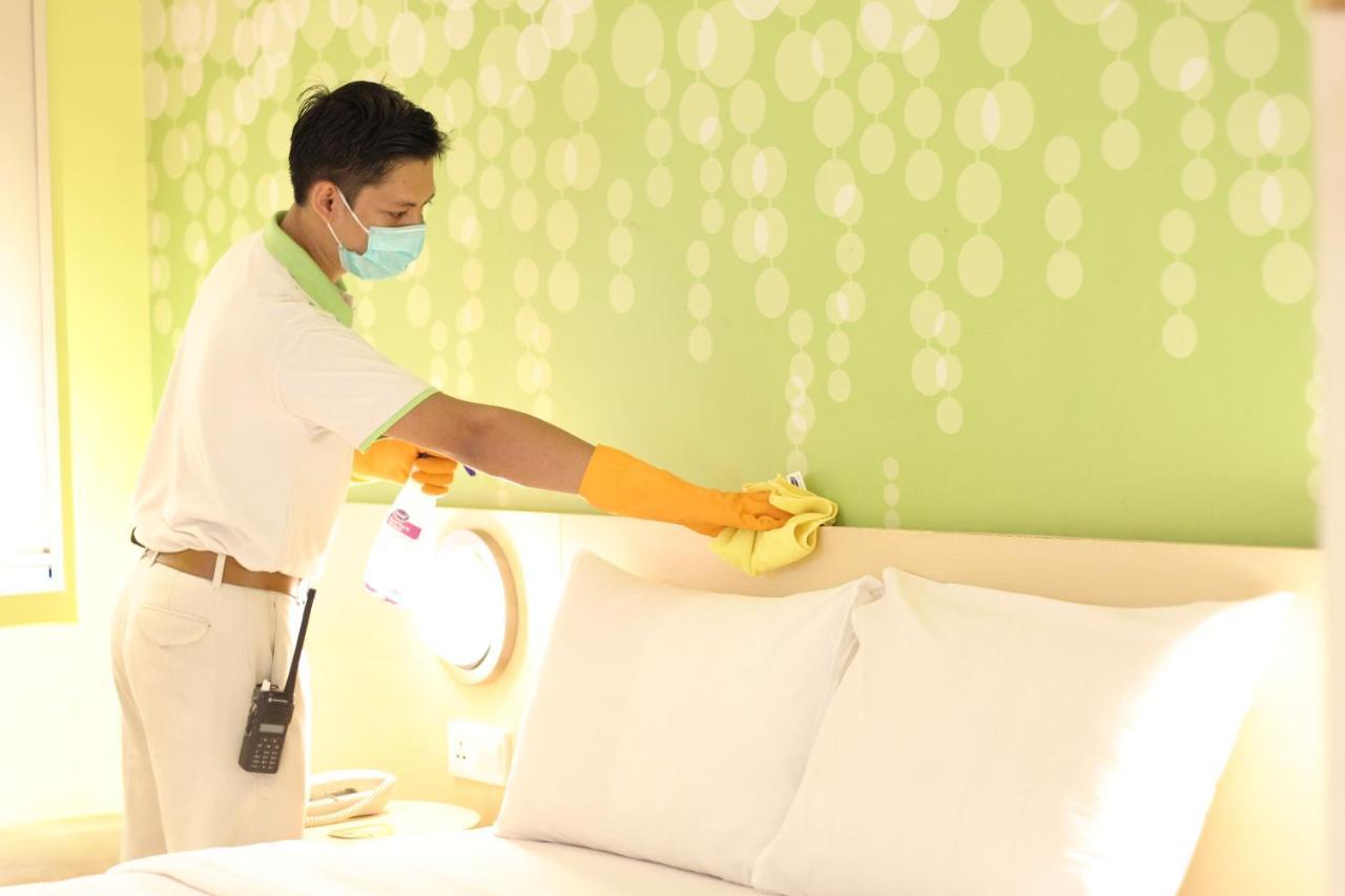 Zest Hotel Jemursari Surabaya Buitenkant foto