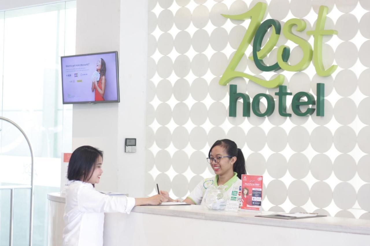 Zest Hotel Jemursari Surabaya Buitenkant foto