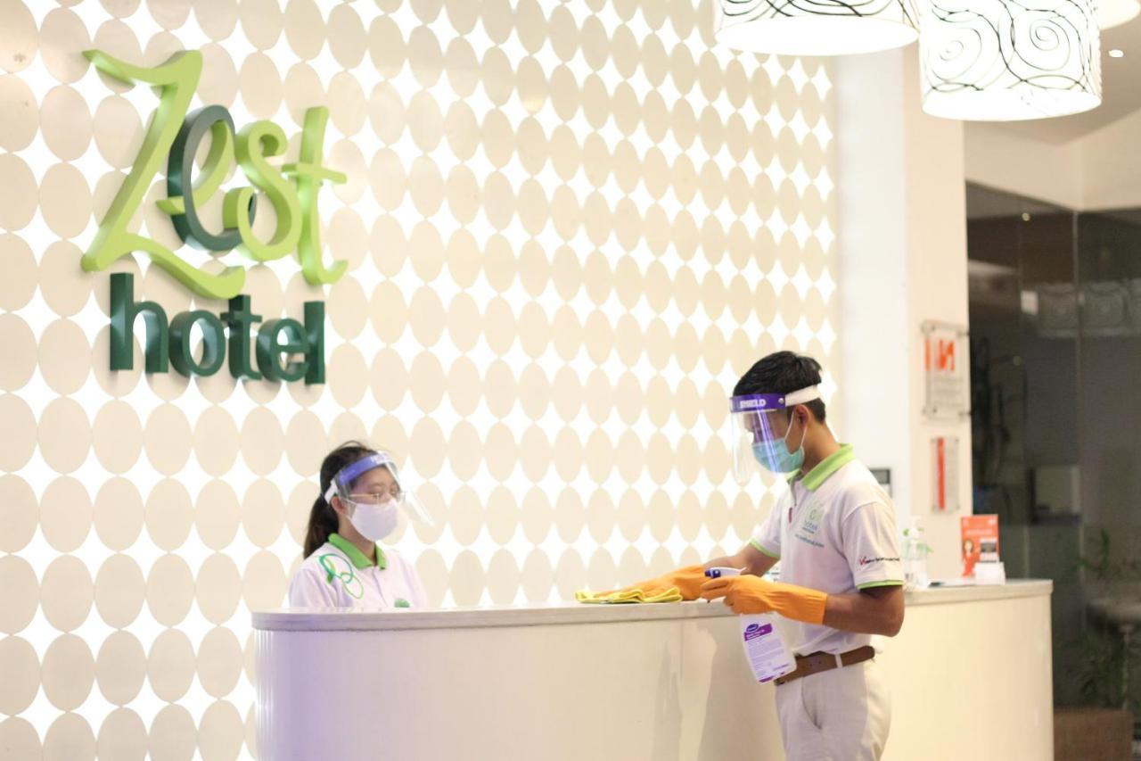 Zest Hotel Jemursari Surabaya Buitenkant foto