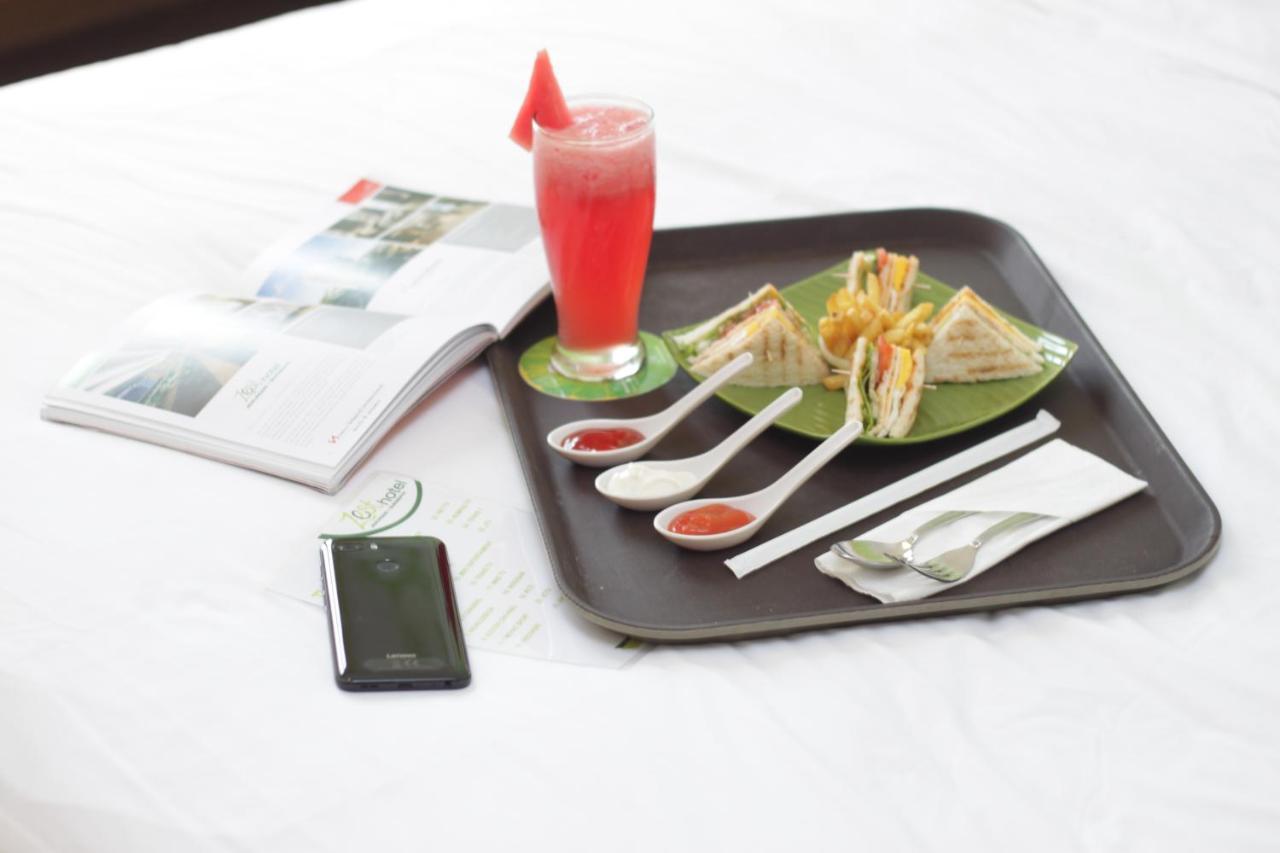 Zest Hotel Jemursari Surabaya Buitenkant foto