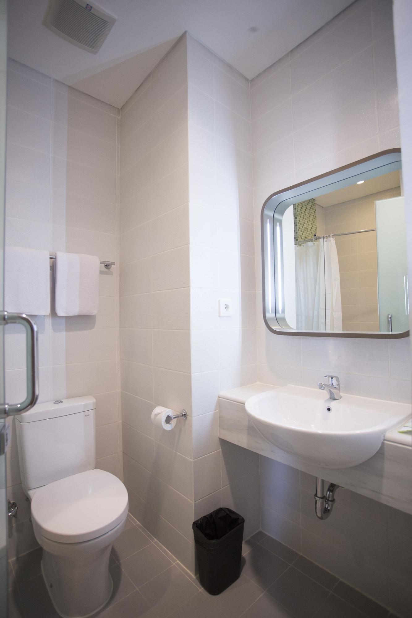 Zest Hotel Jemursari Surabaya Buitenkant foto