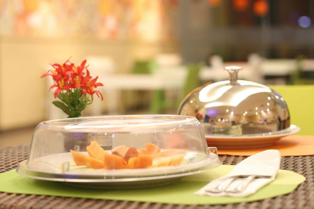 Zest Hotel Jemursari Surabaya Buitenkant foto