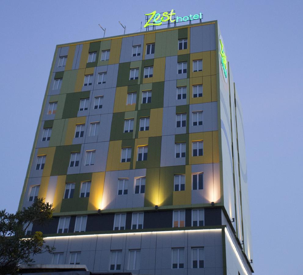 Zest Hotel Jemursari Surabaya Buitenkant foto