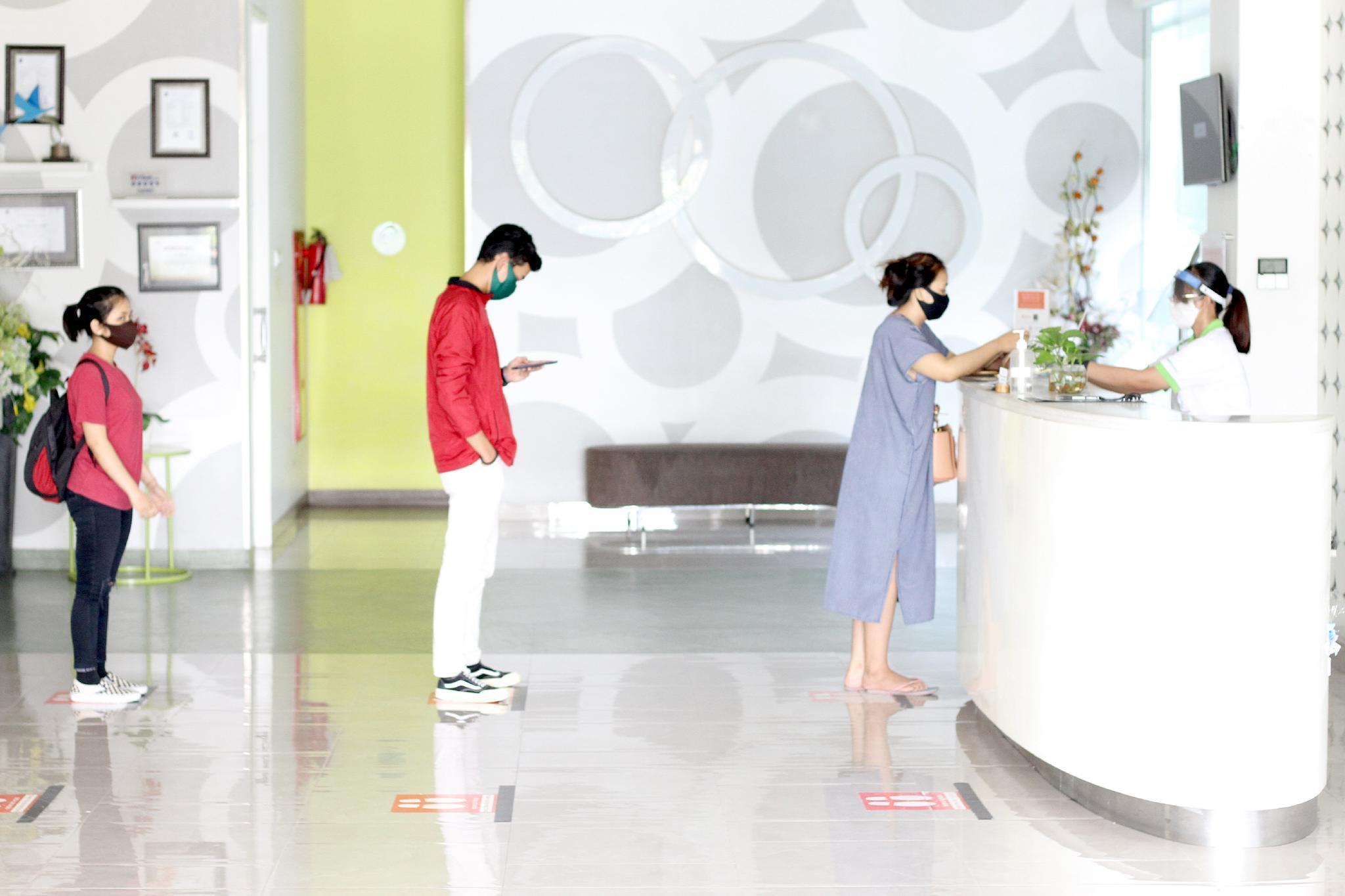 Zest Hotel Jemursari Surabaya Buitenkant foto