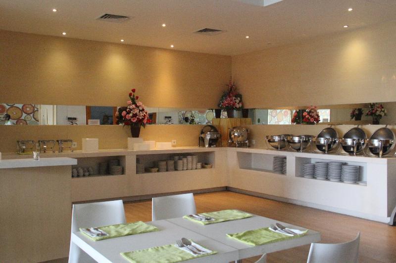 Zest Hotel Jemursari Surabaya Buitenkant foto