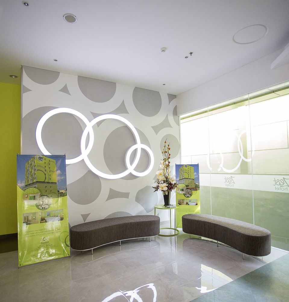 Zest Hotel Jemursari Surabaya Buitenkant foto