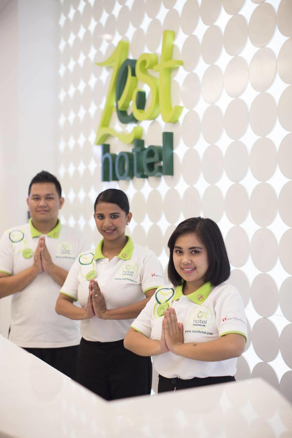Zest Hotel Jemursari Surabaya Buitenkant foto