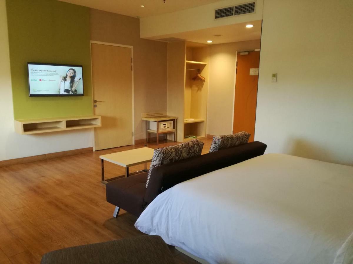 Zest Hotel Jemursari Surabaya Buitenkant foto